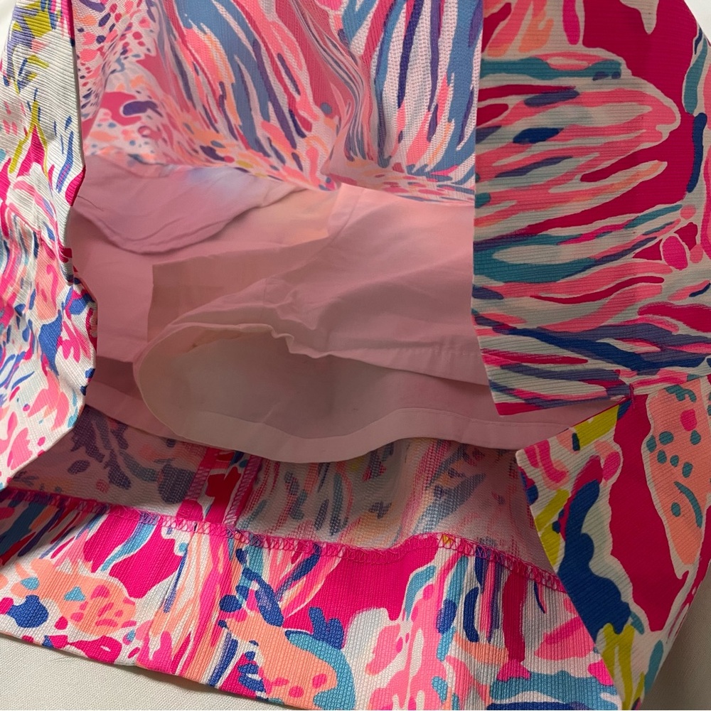 Lilly Pulitzer flattering pink patterned skort - Picture 2 of 9